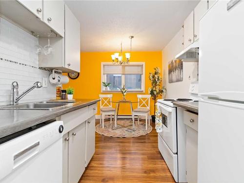 203-909 Pembroke St, Victoria, BC - Indoor Photo Showing Kitchen