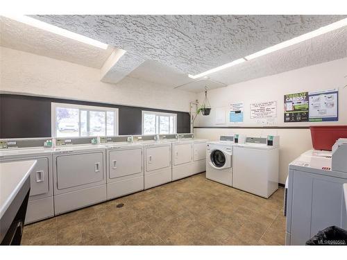 203-909 Pembroke St, Victoria, BC - Indoor Photo Showing Laundry Room