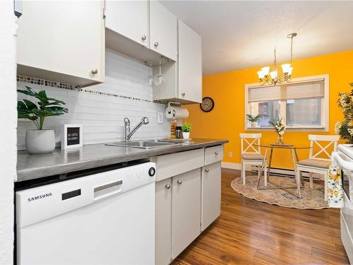 203-909 Pembroke St, Victoria, BC - Indoor Photo Showing Kitchen