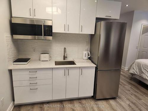 Bsmt-2370 Chateau Common St, Oakville, ON - Indoor Photo Showing Kitchen