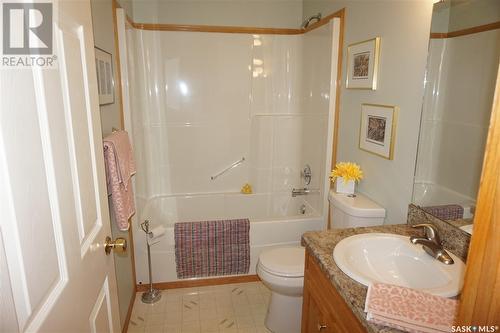 402 2930 Arens Road E, Regina, SK - Indoor Photo Showing Bathroom