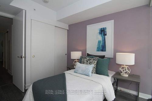 303-185 Roehampton Ave, Toronto, ON - Indoor Photo Showing Bedroom