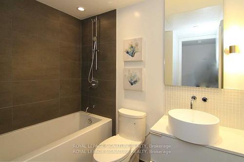 303-185 Roehampton Ave, Toronto, ON - Indoor Photo Showing Bathroom