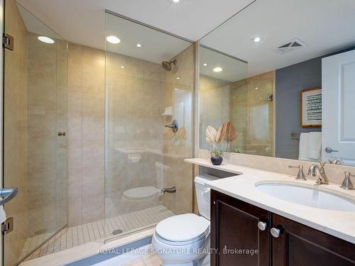 425-900 Mount Pleasant Rd, Toronto, ON - Indoor Photo Showing Bathroom