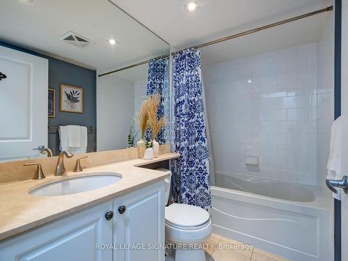 425-900 Mount Pleasant Rd, Toronto, ON - Indoor Photo Showing Bathroom