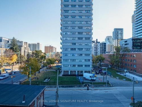 425-900 Mount Pleasant Rd, Toronto, ON - Outdoor With Balcony With Facade