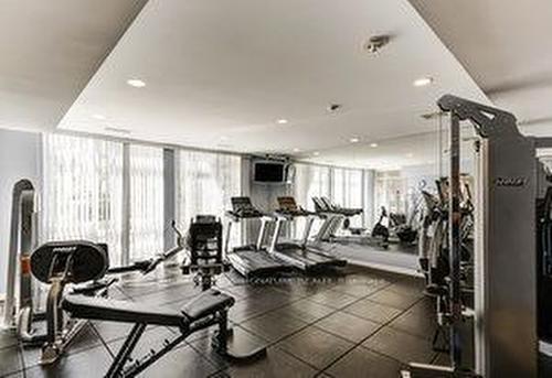 425-900 Mount Pleasant Rd, Toronto, ON - Indoor Photo Showing Gym Room