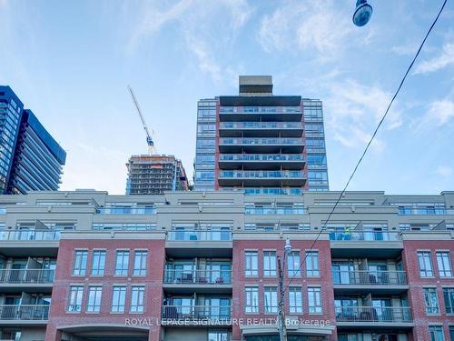 425-900 Mount Pleasant Rd, Toronto, ON - Outdoor With Balcony With Facade