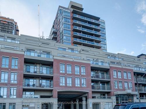 425-900 Mount Pleasant Rd, Toronto, ON - Outdoor With Balcony With Facade