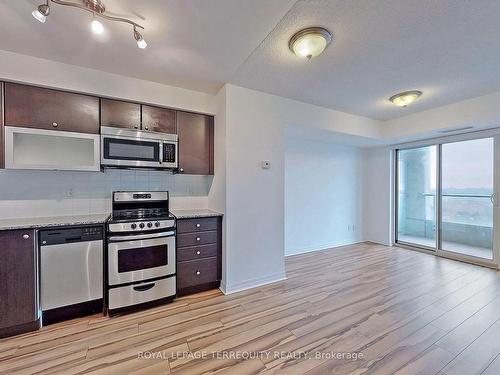 2412-275 Yorkland Rd, Toronto, ON - Indoor Photo Showing Kitchen