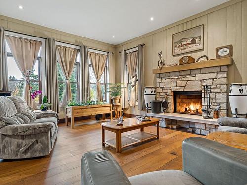 Salon - 455 Mtée Fortier, Mont-Tremblant, QC - Indoor Photo Showing Living Room With Fireplace