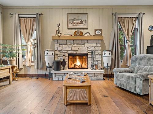 Salon - 455 Mtée Fortier, Mont-Tremblant, QC - Indoor Photo Showing Living Room With Fireplace