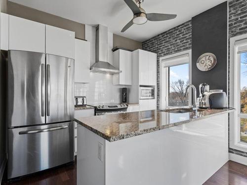 Cuisine - 405-126 Boul. Hymus, Pointe-Claire, QC - Indoor Photo Showing Kitchen With Upgraded Kitchen