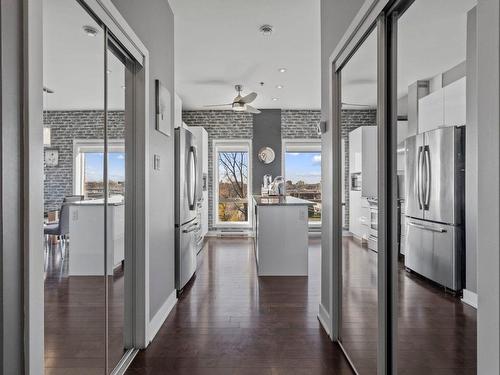 IntÃ©rieur - 405-126 Boul. Hymus, Pointe-Claire, QC - Indoor Photo Showing Kitchen With Upgraded Kitchen