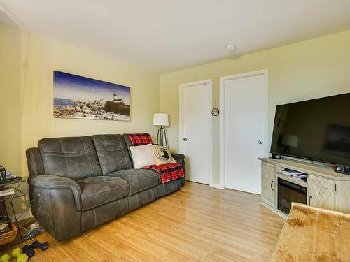 Salon - 465  - 471 Av. Du Parc, Saint-Jérôme, QC - Indoor Photo Showing Living Room