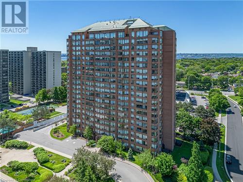 1270 Maple Crossing Boulevard Unit# 1702, Burlington, ON - Outdoor With Facade