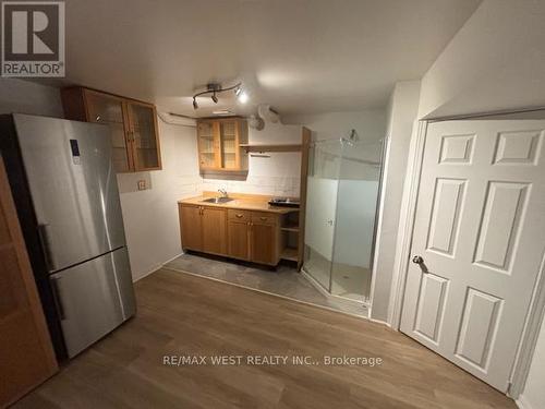 348 Brownridge Drive, Vaughan, ON - Indoor Photo Showing Kitchen