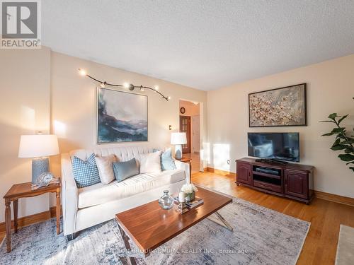 51 Houseman Crescent, Richmond Hill, ON - Indoor Photo Showing Living Room