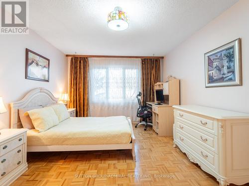 51 Houseman Crescent, Richmond Hill, ON - Indoor Photo Showing Bedroom