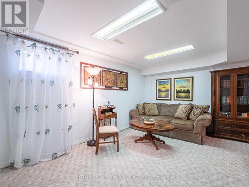 51 Houseman Crescent, Richmond Hill, ON - Indoor Photo Showing Living Room