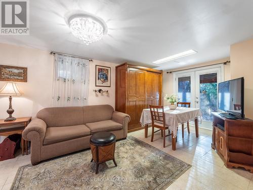 51 Houseman Crescent, Richmond Hill, ON - Indoor Photo Showing Living Room