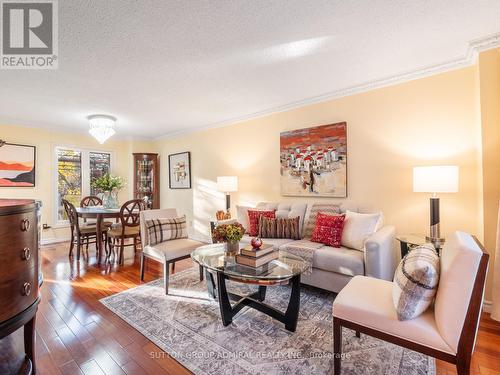 51 Houseman Crescent, Richmond Hill, ON - Indoor Photo Showing Living Room