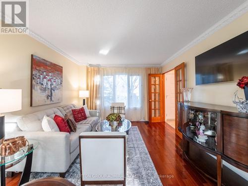 51 Houseman Crescent, Richmond Hill, ON - Indoor Photo Showing Living Room