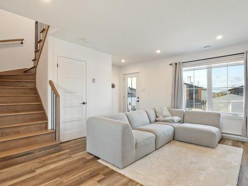 Living room - 23 Rue Robert-Laplante, Sainte-Catherine-De-La-Jacques-Cartier, QC - Indoor Photo Showing Living Room