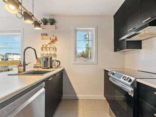 Kitchen - 23 Rue Robert-Laplante, Sainte-Catherine-De-La-Jacques-Cartier, QC - Indoor Photo Showing Kitchen