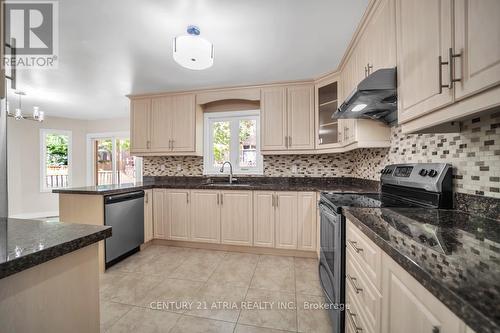 38 Pickett Crescent, Richmond Hill, ON - Indoor Photo Showing Kitchen