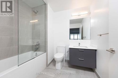 2411 - 50 Upper Mall Way, Vaughan, ON - Indoor Photo Showing Bathroom