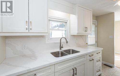 22 Trefoil Drive, Innisfil, ON - Indoor Photo Showing Kitchen With Double Sink