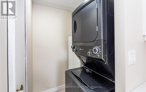 22 Trefoil Drive, Innisfil, ON - Indoor Photo Showing Laundry Room