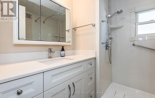 22 Trefoil Drive, Innisfil, ON - Indoor Photo Showing Bathroom