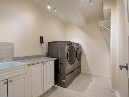 Chambre Ã Â coucher - 1293 Rue Jean-Moreau-Desjordy, Contrecoeur, QC - Indoor Photo Showing Laundry Room