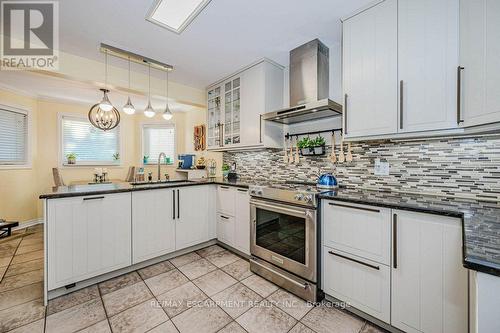 2378 Headon Road, Burlington, ON - Indoor Photo Showing Kitchen With Upgraded Kitchen