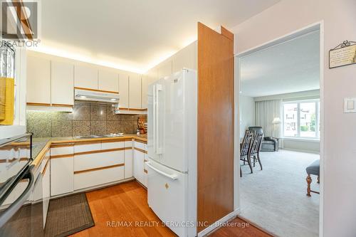 24 Grassington Court, Brampton, ON - Indoor Photo Showing Kitchen