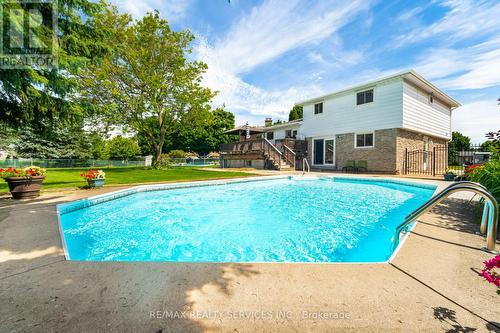 24 Grassington Court, Brampton, ON - Outdoor With In Ground Pool With Backyard