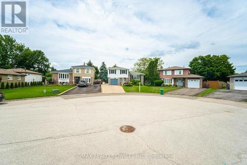 24 Grassington Court, Brampton, ON - Outdoor