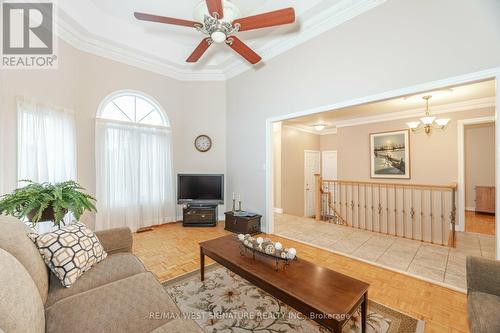 10 Albiwoods Trail, Caledon, ON - Indoor Photo Showing Living Room