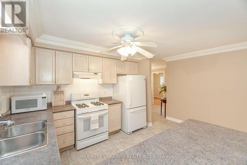 10 Albiwoods Trail, Caledon, ON - Indoor Photo Showing Kitchen With Double Sink