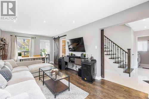 7394 Cloverleaf Court, Mississauga, ON - Indoor Photo Showing Living Room