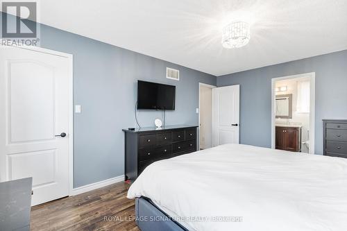 7394 Cloverleaf Court, Mississauga, ON - Indoor Photo Showing Bedroom