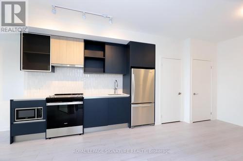 314 - 395 Dundas Street W, Oakville, ON - Indoor Photo Showing Kitchen With Stainless Steel Kitchen