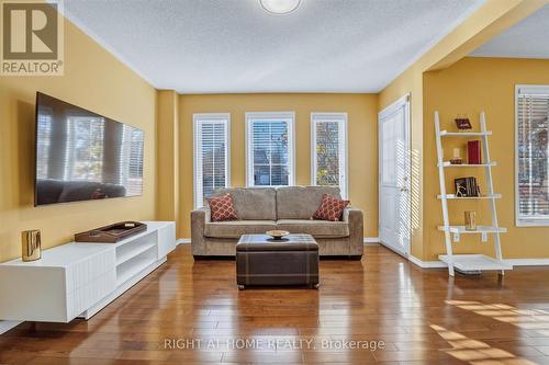 8 Trellanock Avenue, Toronto (Rouge), ON - Indoor Photo Showing Living Room