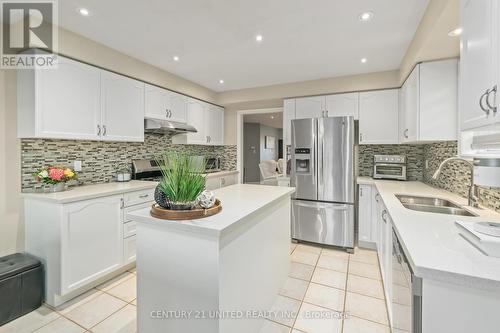 5 Callaghan Crescent, Halton Hills (Georgetown), ON - Indoor Photo Showing Kitchen With Stainless Steel Kitchen With Double Sink With Upgraded Kitchen