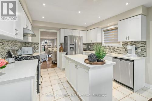 5 Callaghan Crescent, Halton Hills (Georgetown), ON - Indoor Photo Showing Kitchen With Stainless Steel Kitchen With Upgraded Kitchen