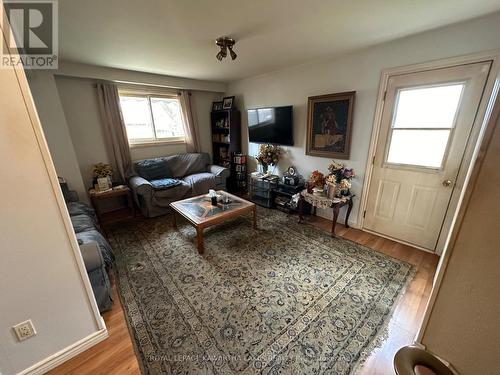 64 Orchard Park Road, Kawartha Lakes (Lindsay), ON - Indoor Photo Showing Living Room