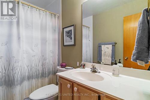 970 Cumberland Avenue, Peterborough (Northcrest), ON - Indoor Photo Showing Bathroom