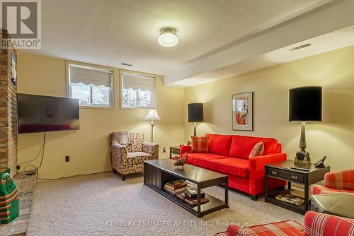 970 Cumberland Avenue, Peterborough (Northcrest), ON - Indoor Photo Showing Living Room